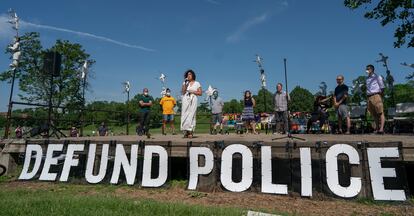 Alondra Cano, vereadora de Minneapolis, que pede redução da verba do Departamento de Polícia, em 7 de junho.