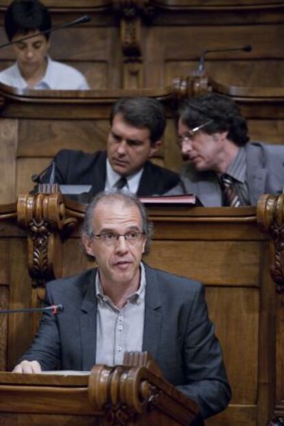 Ricard Gomà, de ICV, en un pleno municipal delante de Laporta y Portabella.