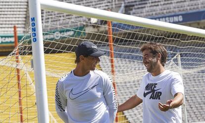 Nadal, junto a Marc L&oacute;pez, durante un acto en el estadio de Montju&iuml;c.