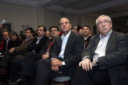 El secretario general de CCOO, Ignacio Fernández Toxo (d), y el presidente de la Junta de Extremadura, José Antonio Monago (2d), durante la inauguración del IX Congreso Regional de CCOO, hoy en Mérida.