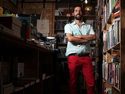 El periodista y escritor Mateo Sancho, en la Librería Swinton & Grant de Madrid.