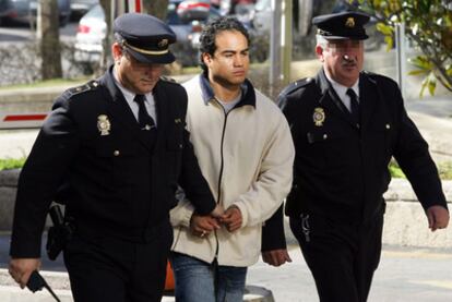 Eric Javier Jara Velastegui, a la entrada de la Audiencia Provincial.