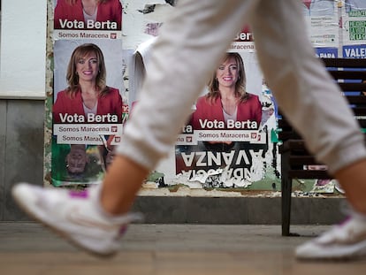 Carteles electorales en Maracena (Granada).