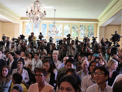 Dezenas de correspondentes durante coletiva de imprensa em Havana.