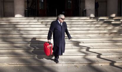 Fidel Pallerols sale del palacio de Justicia de Barcelona.