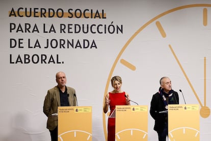 Unai Sordo, Yolanda Díaz y Pepe Álvarez, este viernes tras la firma del acuerdo. 