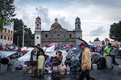 A group of migrants in front of the parish church.