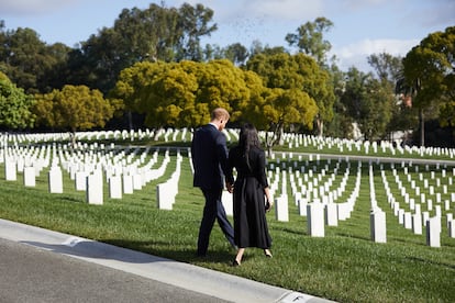 Los duques de Sussex en el cementerio nacional de Los Ángeles en el Día del Recuerdo. 