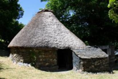 La palloza o teito es la vivienda típica de los pueblos de la sierra de Ancares.