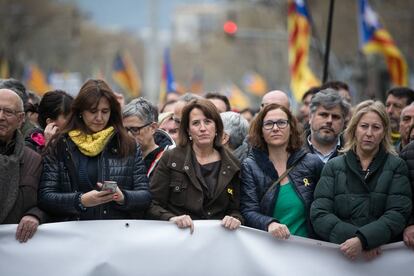 Elisenda Paluzie, al mig, a la manifestació d'aquest diumenge. 