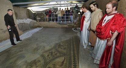 Actores vestido de iberos y romanos muestran la ciudad de C&aacute;stulo (Linares, Ja&eacute;n).