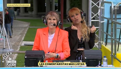 Pilar del Río y Cayetana Guillén Cuervo, comentaristas de 'El gran desfile' de RTVE.