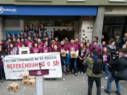 La protesta ante el PP el pasado marzo.