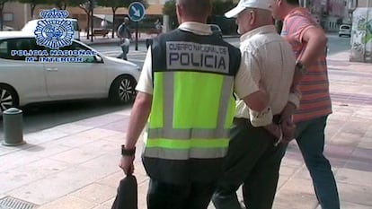 A National Police-supplied photograph of the moment in which Daniel Galván was arrested in Murcia.