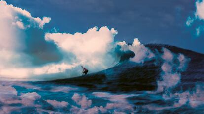 Uno de los participantes en el Mundial de Surf que tuvo lugar en 2002 en Teahupo’o, donde se produce la ola izquierda que los surferos conocen popularmente como “el muro de las calaveras”.