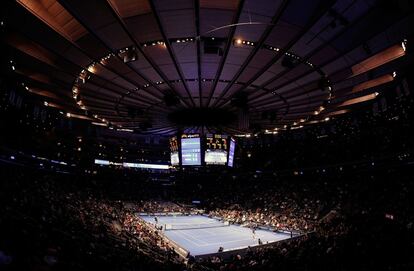 Panorámica de la pista de tenis instalada en el Madison Square Garden.
