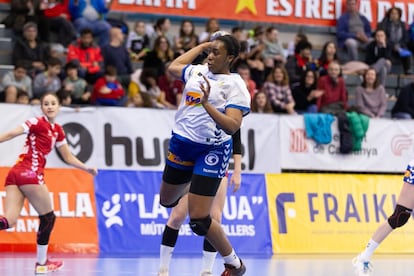 Kaba Gassama, en un partido con el Balonmano Granollers.