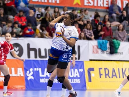 Kaba Gassama, en un partido con el Balonmano Granollers.