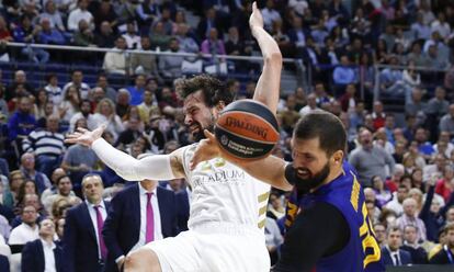 Llull i Mirotic, en una acció del Madrid-Barça.