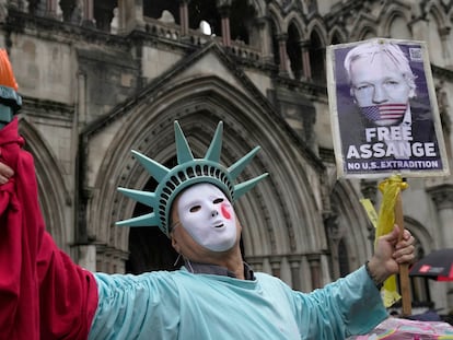 A demonstrator dressed as the Statue of Liberty protests outside the High Court of Justice on February 21 in London.