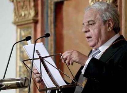 El escritor catalán ha defendido la "memoria compartida" al recoger el Premio Cervantes.