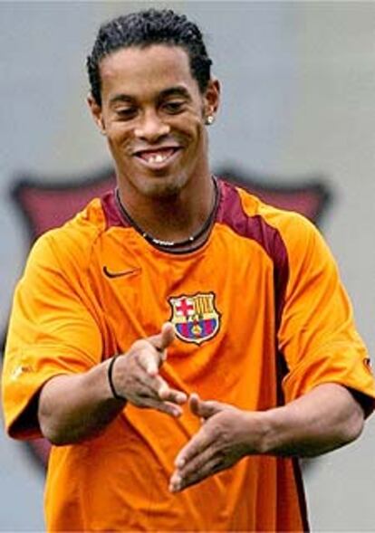 Ronaldinho, en la primera sesión de entrenamiento del Barcelona.