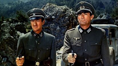 David Niven (Miller) y Gregory Peck (Mallory), en uniforme alemán en 'Los cañones de Navarone'.