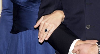 Imagen del anillo de pedida de Kate Middleton, prometida del príncipe Guillermo, y que perteneció a la princesa Diana.