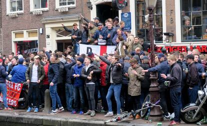 Hinchas ingles en Ámsterdam. 