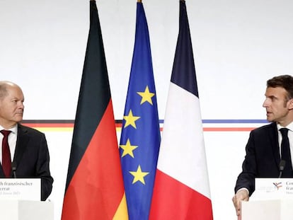 Olaf Scholz, canciller alemán, y Emmanuel Macron, presidente de Francia, en la cumbre que ambos han celebrado este domingo.