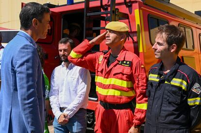 Pedro Sánchez visitaba el lunes la localidad castellonense de Bejís, afectada por un gran incendio forestal.