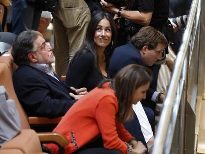 Pepu Hernández en la Asamblea de Madrid junto a Villacís, Almeida y Levy.