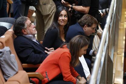 Pepu Hernández en la Asamblea de Madrid junto a Villacís, Almeida y Levy.