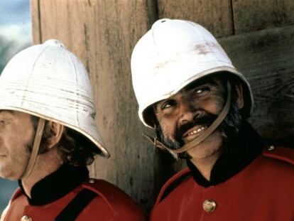 Caine, con Sean Connery, en 'El hombre que pudo reinar'.