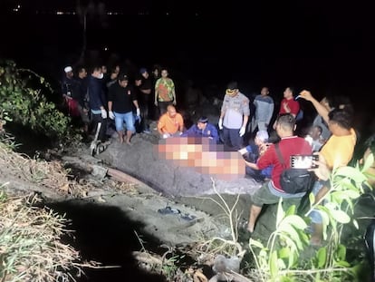 La policía de Lombok localiza el cuerpo de Matilde Muñoz en la playa de Tikugan, el 30 de agosto de 2025.