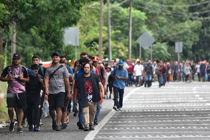 La caravana de migrantes este miércoles a las afueras de Tapachula.