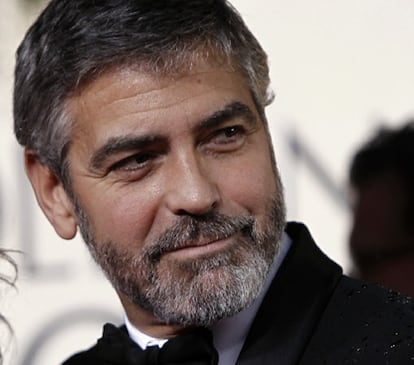 El actor estadounidense George Clooney se sumará a una constelación de estrellas en un <i>telemaratón</i> nacional que la cadena MTV ha programado para el próximo viernes con el fin de recabar fondos para Haití. El telemaratón de dos horas, bautizado como <i>Esperanza para Haití</i>, se transmitirá el próximo 22 de enero en las principales cadenas de la televisión estadounidense a partir de las 20.00 hora local (01.00 GMT). Clooney será anfitrión del programa desde Los Ángeles (California), mientras que en la costa Este, en Nueva York, lo hará el rapero Wyclef Jean, y el presentador de CNN, Anderson Cooper, lo hará desde Puerto Príncipe.