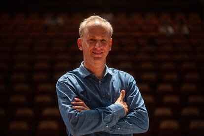 Carlos Miguel Prieto, director de la Orquesta Sinfónica de Minería, luego de un ensayo en la Sala Nezahualcóyotl, el 8 de julio de 2022 en Ciudad Universitaria, Ciudad de México.