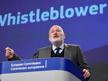 El vicepresidente de la Comisión Europea, Frans Timmermans, esta semana durante la presentación de su propuesta de directiva para proteger a los denunciadores.