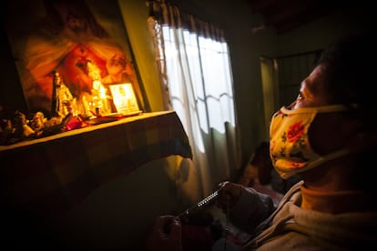 Ramona Collante, de la Villa 21-24, se infectó de coronavirus y padece síntomas agravados: además de sufrir fiebre y tos, también se le inflamaron las extremidades. Tuvo que permanecer aislada durante dos semanas en su casa. También se infectaron su hija y su nieto.