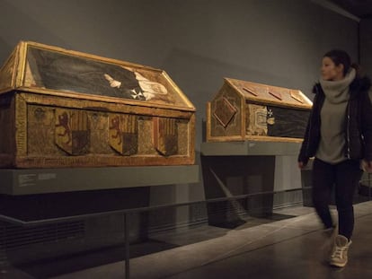 Dos de las cajas mortuorias de Sijena que se exhiben en el Museo de Lleida y que Arag&oacute;n reclama.