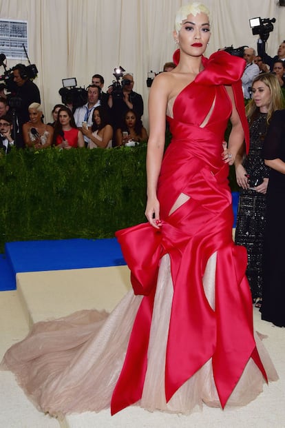 Rita Ora, de Marchesa.