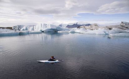 Fotograma de Surfing with icebergs, uno de los títulos que se proyectarán en la Cineteca.