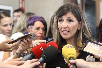 Yolanda Díaz, ministra de Trabajo y Economía Social del Gobierno de España, hablando con la prensa en el Congreso de los Diputados en septiembre de 2019.