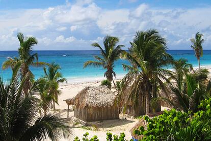 Tulum: lugar mágico, cabañas frente a un mar turquesa, rodeado de ruinas mayas y muy cerca de playa del Carmen. Fui hace unos años para trabajar en unos shootings fotográficos y me enamoré del sitio. El fotógrafo que viajaba conmigo decidió comprar una casa allí. El hotel que recomiendo es “La dolce vita”.