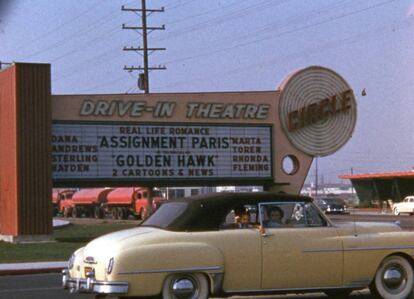 Imagen de 'Beany's Drive-In Restaurant, Long Beach, California'.