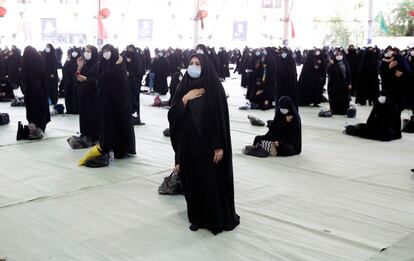 Cientos de mujeres se congregan en Teherán por la Ashura, el 29 de agosto.