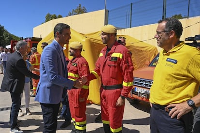 El presidente del Gobierno se desplazó a las zonas afectadas por el fuego en Castellón. Además, Sánchez anunció que el Consejo de Ministros de este martes aprobará la declaración de los territorios afectados por grandes incendios este verano como zonas catastróficas.