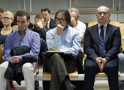 A la izquierda, Esteban Cuesta y en la otra esquina, Enrique Crespo, en el juicio de la pieza principal de Emarsa. 