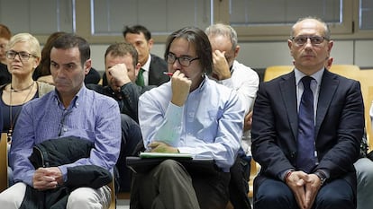 A la izquierda, Esteban Cuesta y en la otra esquina, Enrique Crespo, en el juicio de la pieza principal de Emarsa. 